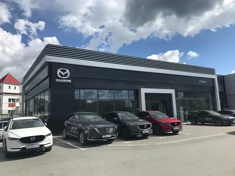 Mazda екатеринбург. Регинас Высоцкого 3. Регинас Екатеринбург Высоцкого. Мазда Регинас Екатеринбург. Автосалон Мазда Екатеринбург.