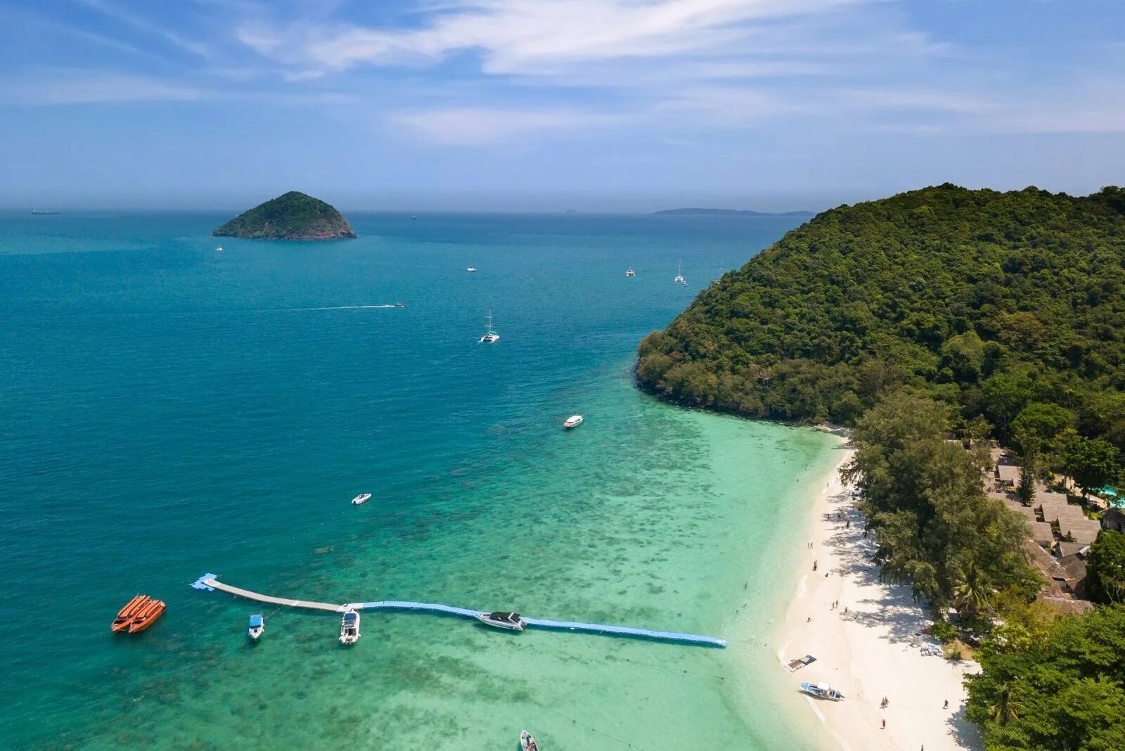Корал айленд пхукет бухта. Остров рача и корал таиланд. Корал рача. Coral island пхукет. Корал и рача: путешествие на коралловые острова яхта.