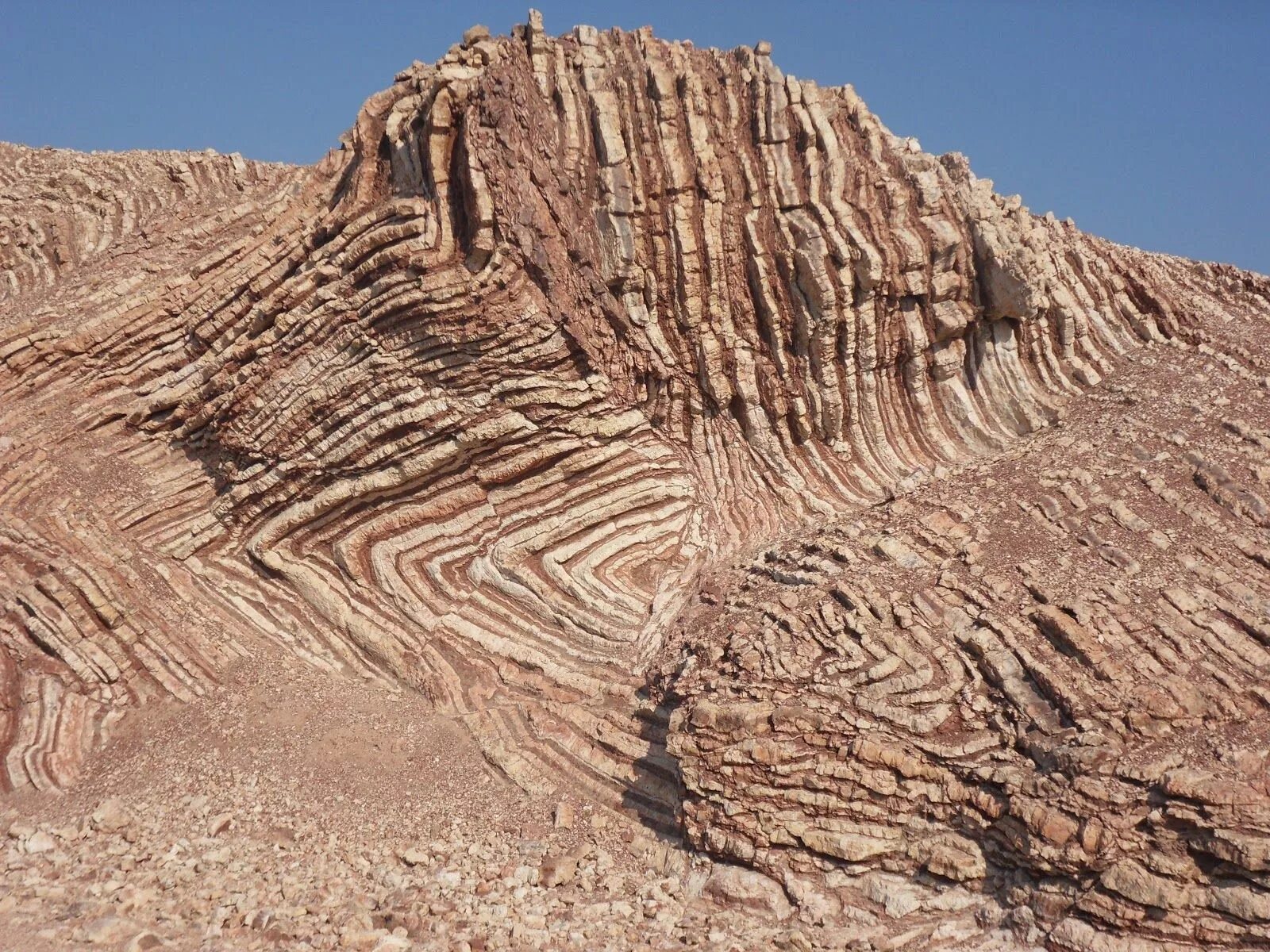 грабен структурная геология. упругие горные породы. гранитная порода горная. мергель горная порода. деформация горных пород.