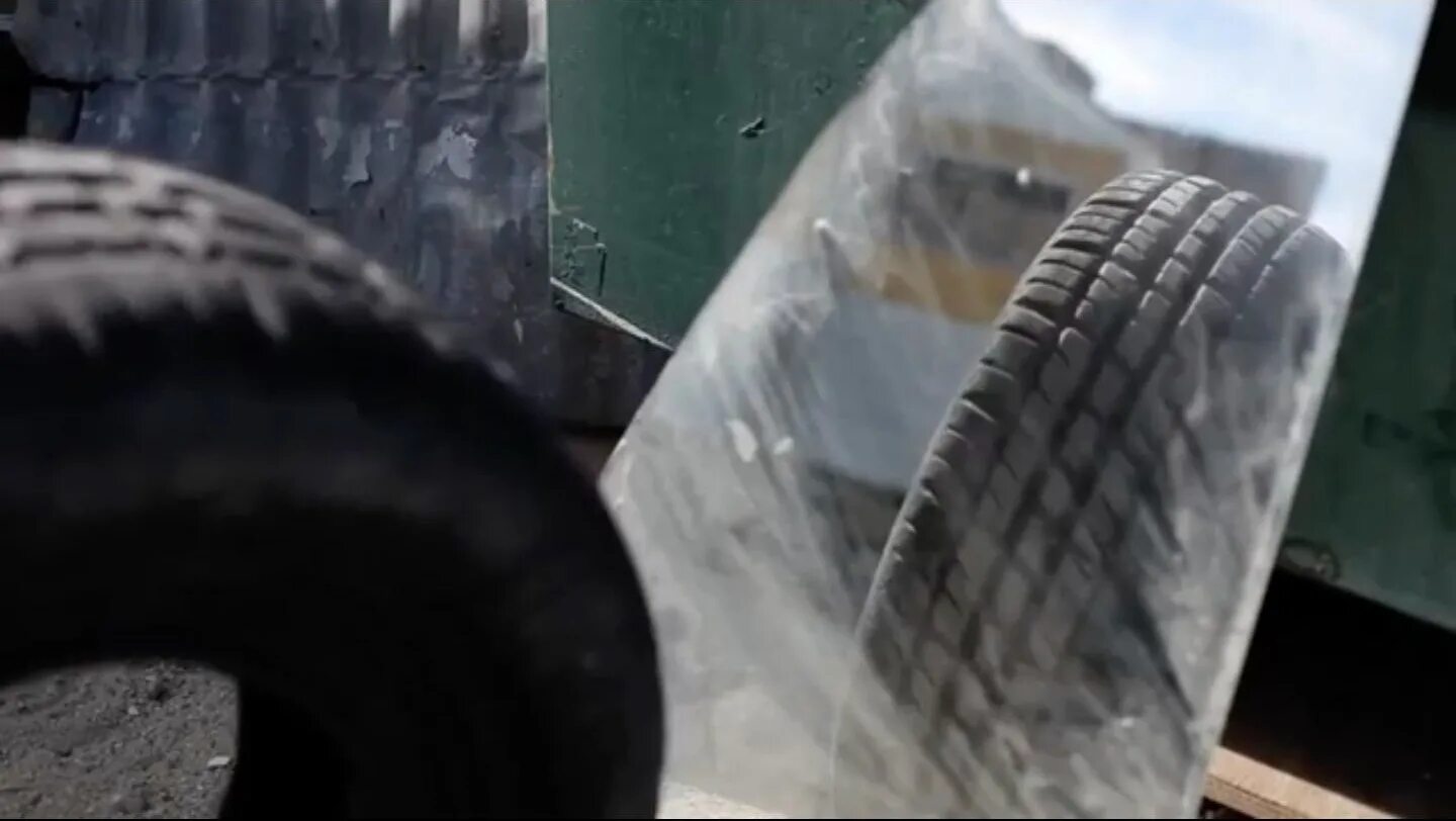 Покрышка фильм. Покрышка фильм. Автомобильная шина toyo extensa a/s 205/70 r15 95s всесезонная. Покрышка убийца. Continental contimotion 120/70 r17.