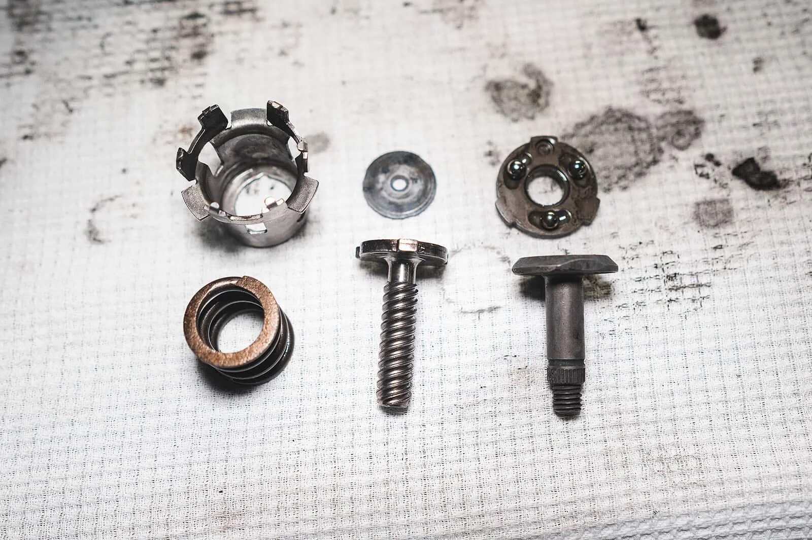 Суппорт хонда аккорд 7. Шток суппорта стояночного тормоза мицубиси asx. Суппорт тормозной передний митсубиси аутлендер xl. Урал 4220 ремкомплект тормозных суппортов. Механизм суппорта заднего mazda cx5.