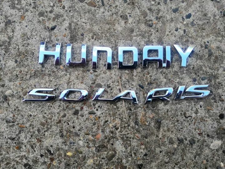 Hyundai solaris 2 super series шильдик. Черный шильдик хендай солярис 2. Солярис 2012 1. Шильдик солярис. Шильдик hyundai solaris на багажник.