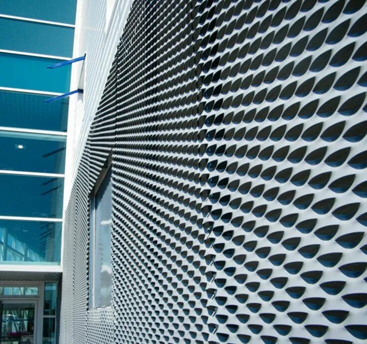 Сетчатый фасад. Фасад просечно-вытяжной металл. сетчатые панели mesh metal. сетки фасад mesh. фасады с металлической сеткой.