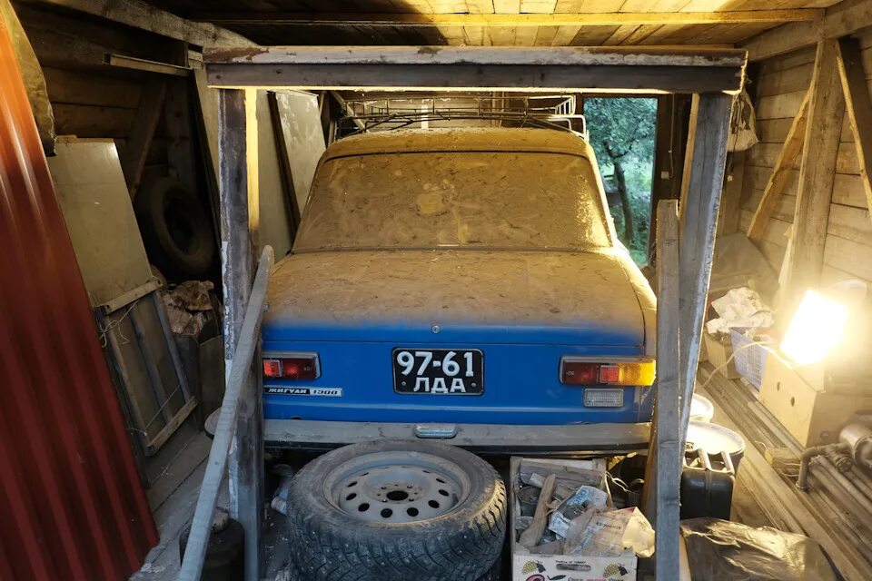 Заброшенные гаражи с машинами. Газ 31029 капсула времени. Газ 31029 волга гараже. Ваз 2114 в гараже. Капсула времени в гараже.