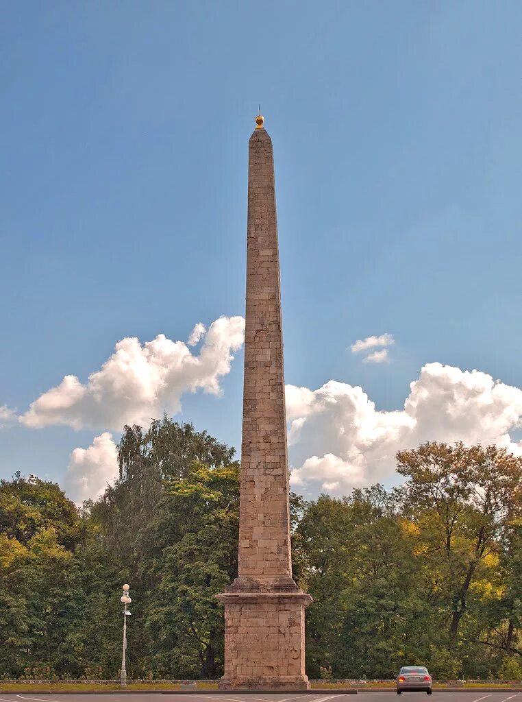 Коннетабль франции. Коннетабль ришмон. Коннетабль франции. Обелиск гатчина. Конная статуя франция.