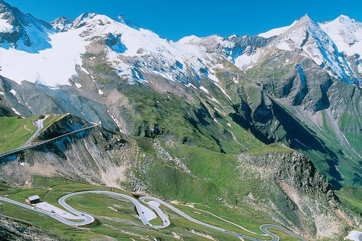 Австрия высокая гора. Высочайшая вершина австрии - гора гросглокнер. Альпы австрия гросглокнер. Grossglockner high alpine road. Австрия высокая гора.