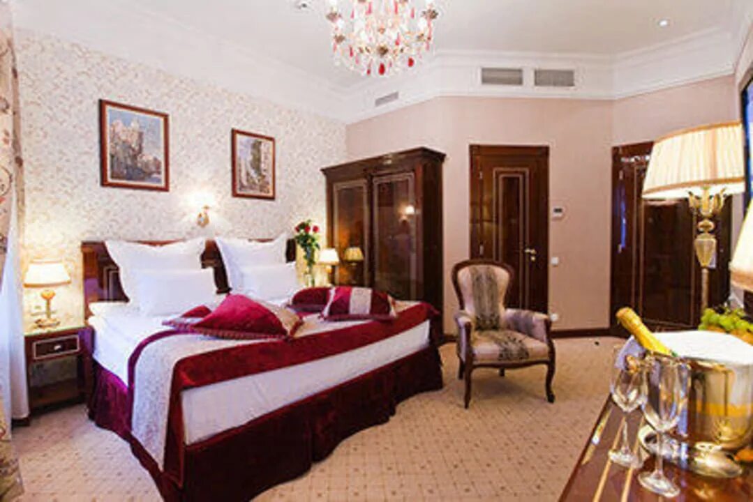 Deluxe boutique. Золотой треугольник Санкт-Петербург отель. Olympia Garden Hotel Санкт-Петербург.