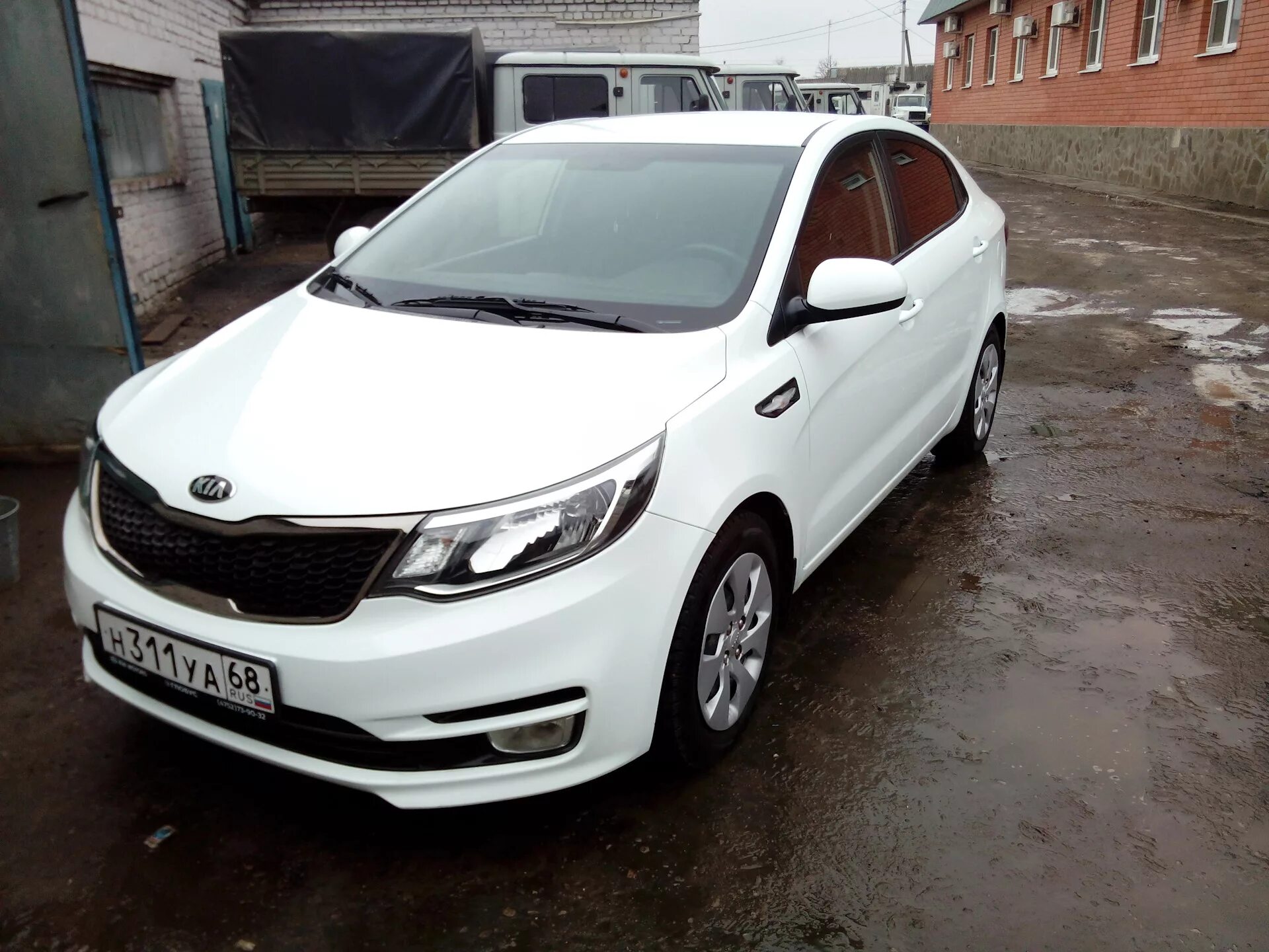 Kia Rio белая. Машина Киа Рио белая. Kia Rio Wight. Купить киа рио белая