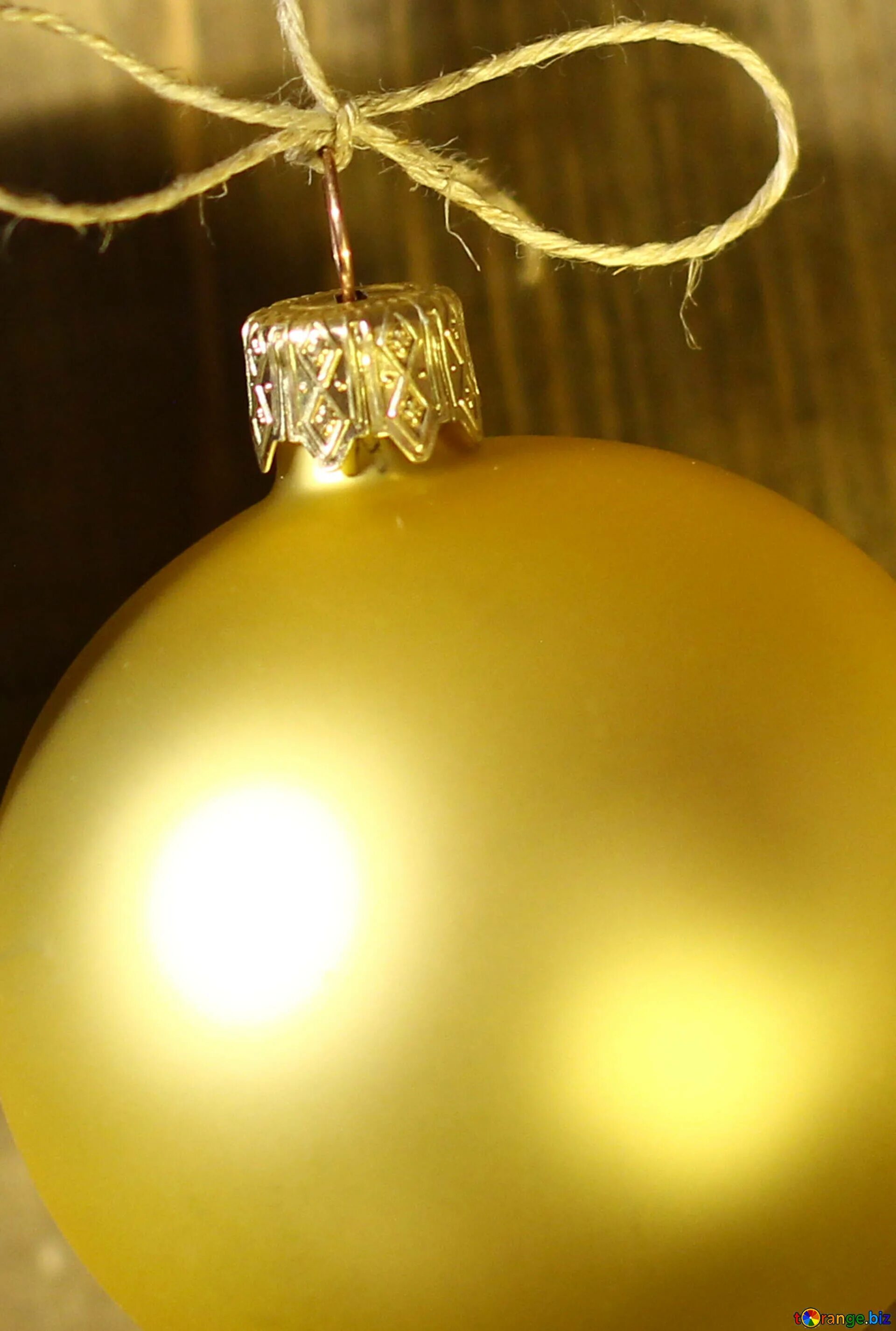 Елочные шары желтые. Желтые шары на елку. Елочная игрушка желтая. Желтый новогодний шар.