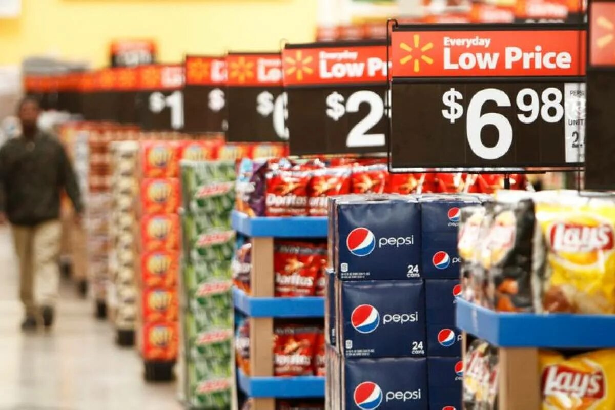 The high prices of food. Американский супермаркет. Walmart витрины с товарами. Price in a shop. Low Price картинка.