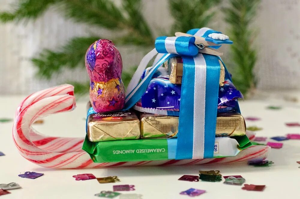 Подарки детям 7 класс. Необычные подарки своими руками. Сладкий подарок на др в садик. Подарок на выпускной. Новогодний подарок для детей в детском саду.