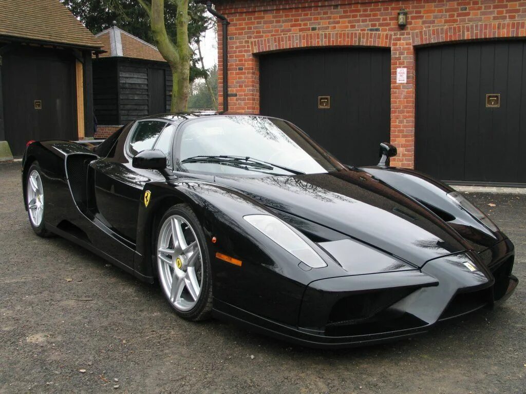 Ferrari enzo сбоку. Ferrari enzo блэк раша. Феррари энзо карбон. Ferrari enzo black. Феррари энзо блэк раша.
