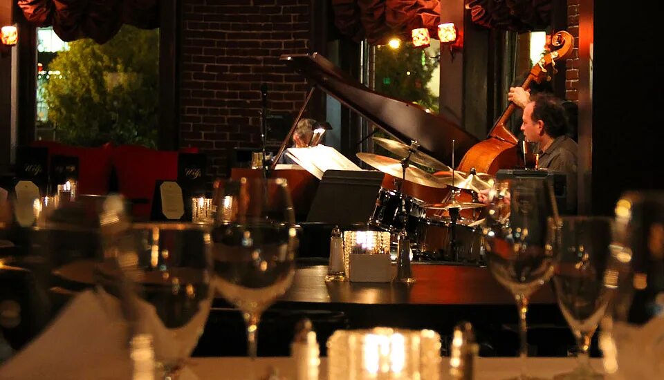 Джаз в ресторане. Jazz cafe. Джаз кофейня. Джаз бар. Джаз кафе легкая слушать.