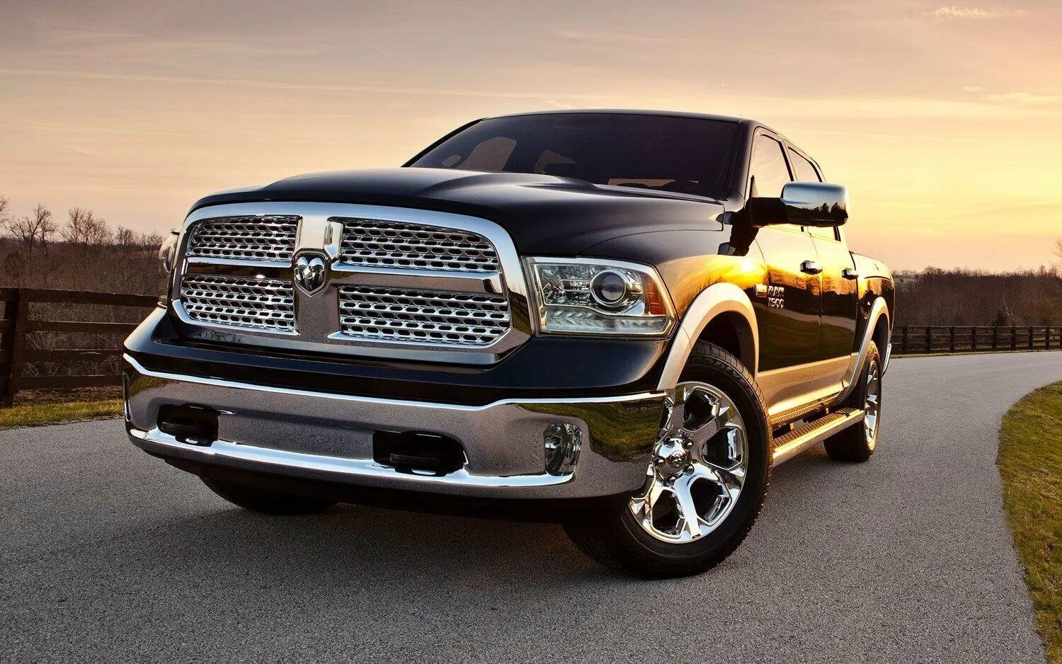 Американские машины качество. Dodge Ram 1500. Dodge Ram 3500 джип. Dodge Ram 1500 Laramie. Dodge Ram 1500 2013.