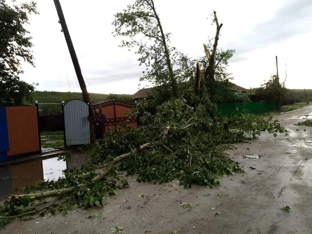 Ураган в киргизии. Ураган фото. Ураган в Нерчинске. Ураган в селе.