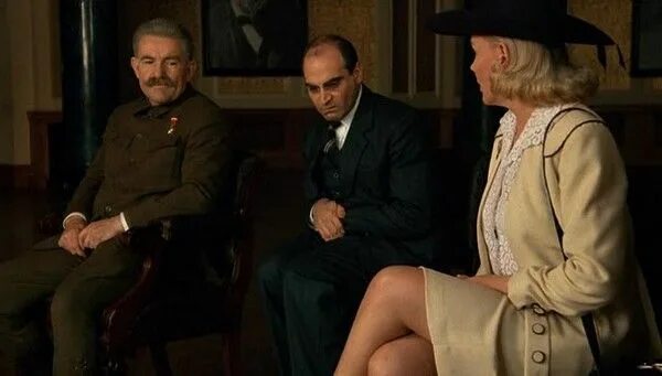 Дэвид суше в роли берии. Красный монарх 1983. Красный монарх 1983. Red monarch 1983. Дэвид суше красный монарх.