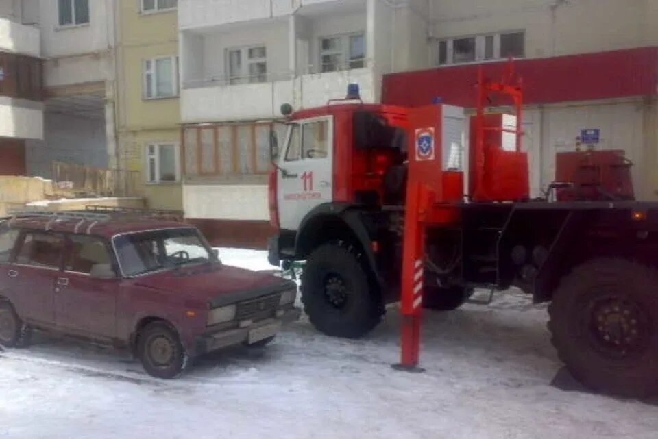 Поселок горняцкий железногорск курская область. Въезд в железногорск курская область. Кемайкин железногорск памятник. Железногорский человек. Железногорск курская область 89051547757.