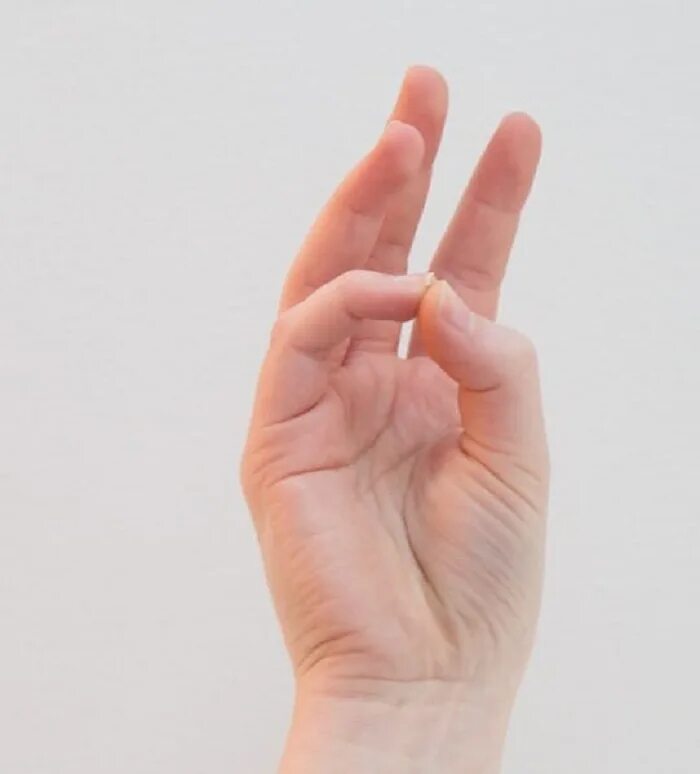 Мудра большой палец и мизинец. Сложенные пальцы. Указательный и большой палец жест. Мудра жесты руками.