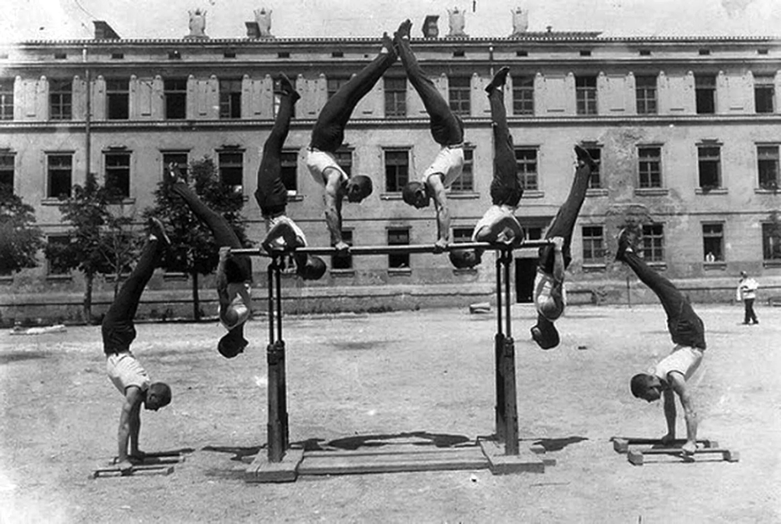 История спортивных школ. Сокольская гимнастика 1889 в Париже. Сокольская гимнастическая. Сокольская гимнастика Сокольская гимнастика. Физкультура 19 век Россия.