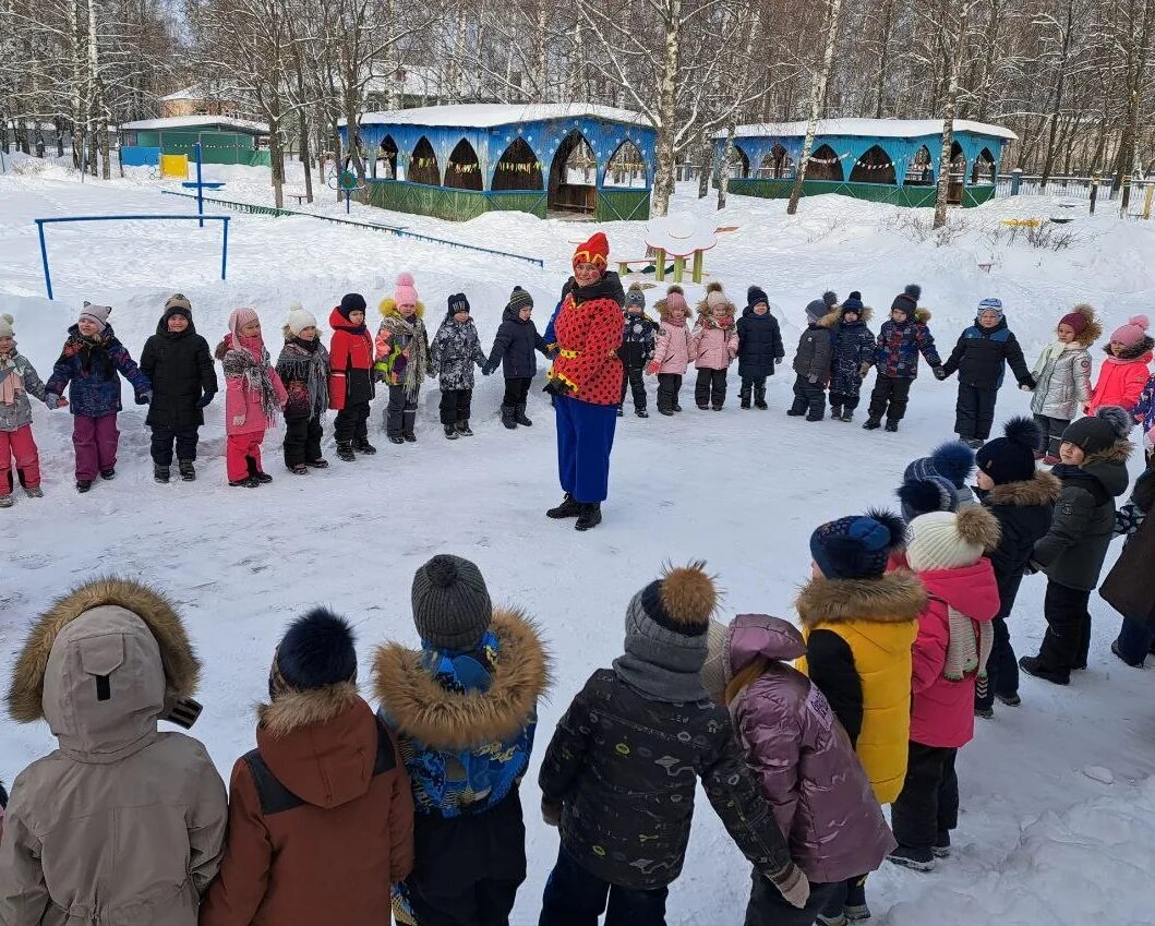 В нашем детском саду прошла масленица. Масленичные гуляния в детском саду. Игры на Масленицу для детей. Народные гуляния на Масленицу. Скоморохи на масленичном гулянии.