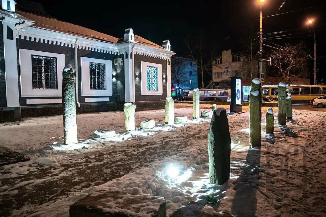 Музей черкесск. Краеведческий музей Черкесск. Краеведческий музей Черкесск Кудусов. Карачаево-Черкесский музей-заповедник. Краеведческий музей Черкесск пещера.