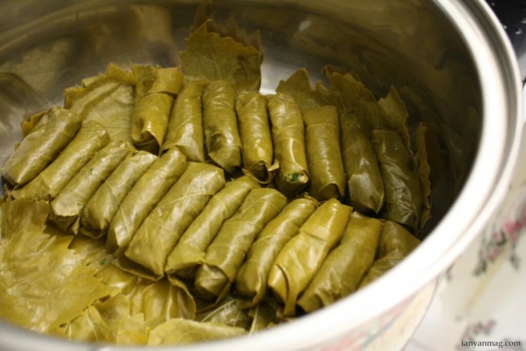 долма в виноградных листьях по-армянски. хамур долма. долма в виноградных листьях по-армянски. приготовить долму из виноградных листьев по армянски. турецкая долма «сарма».