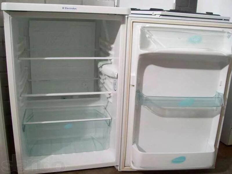 Иркутский холодильник. Взять холодильник напрокат. Вырица холодильные камеры. Камера холодильная 1980 года Старая.
