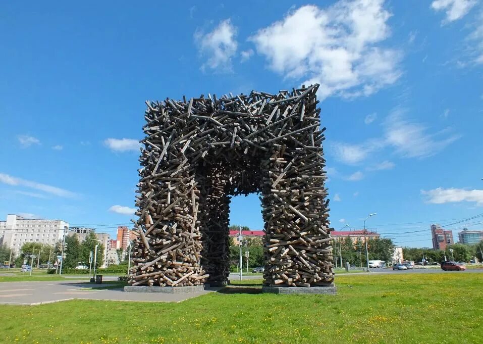 Пермские ворота николая полисского. Памятник букве «п» (пермские ворота). Современные арт объекты перми. Пермь памятник букве «п» (пермские ворота). Пермь памятник букве «п» (пермские ворота).