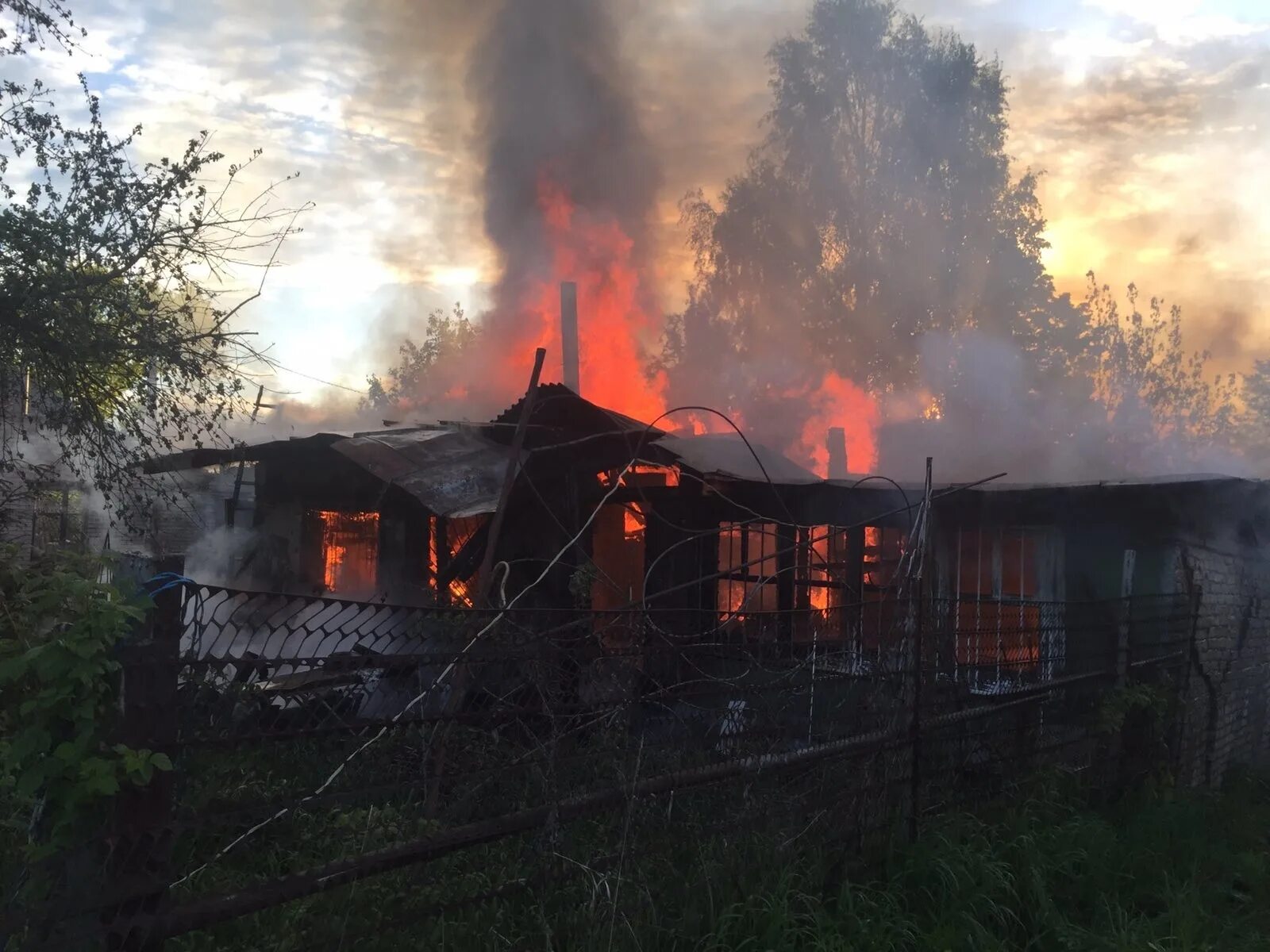 Пожар в деревне Шмелево Ковровского района. Пожар в деревне Ивакино Ковровского района. Пожар в деревне Протазаново Ковернинского района. Пожар в деревне Шалдеж Семеновский район. Сгорел дом давай