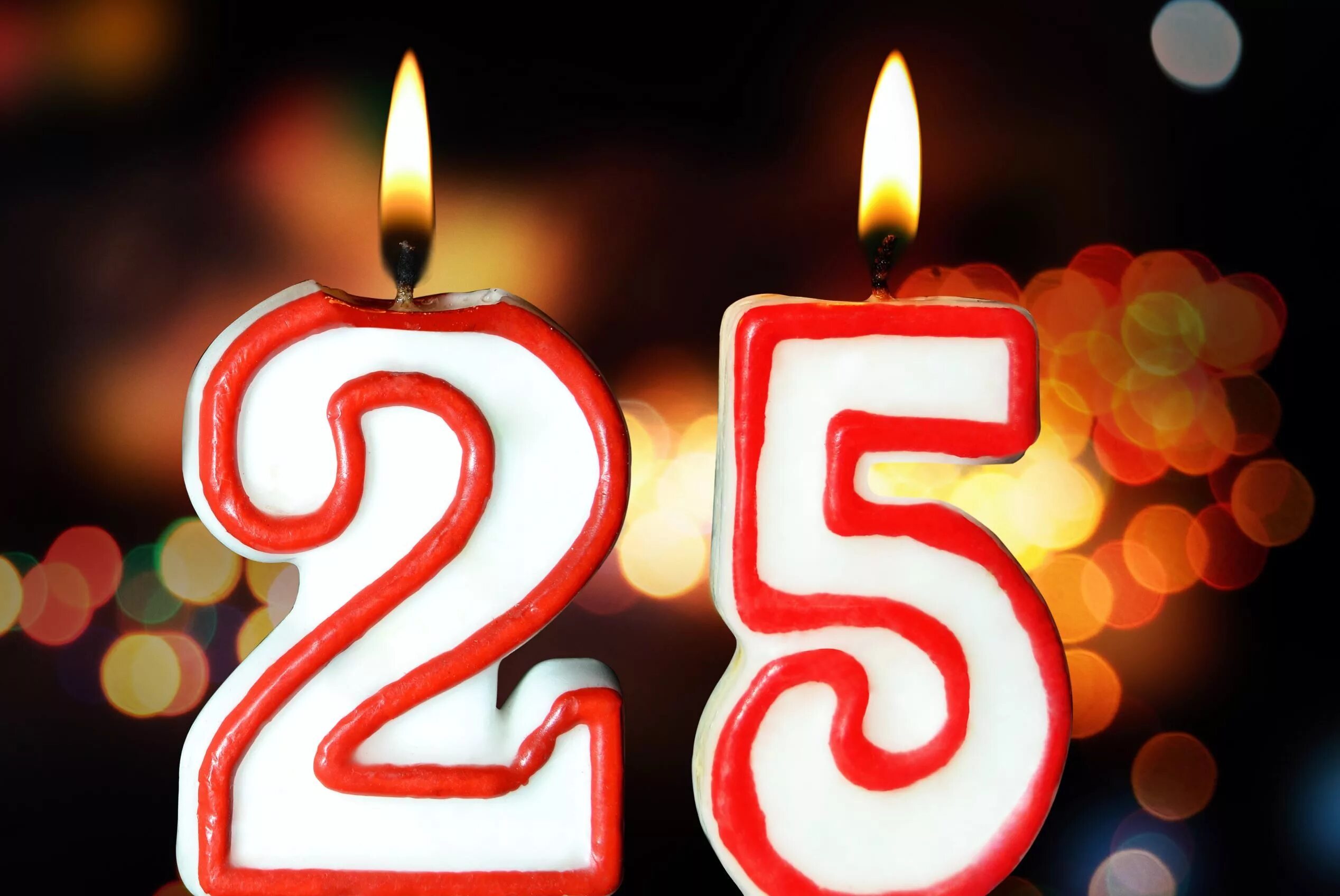 свечка 25 лет. торт со свечами 25 лет. свечки 25. свечка на день рождения 25. свечки 25.