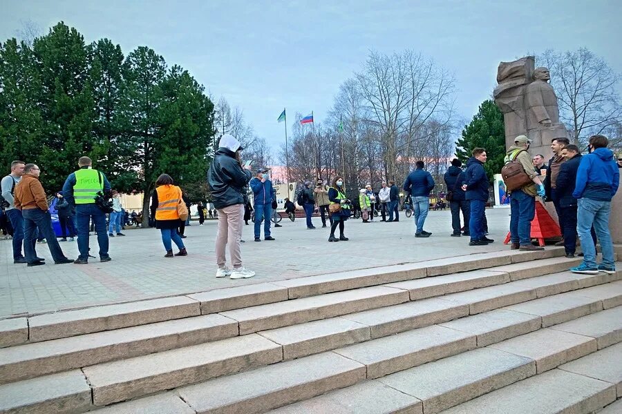 19 20 21 апреля. Сыктывкар 21 апреля митинг. Стефановская площадь митинг. Сыктывкар концерт Стефановская площадь. Полиция Сыктывкар митинг.