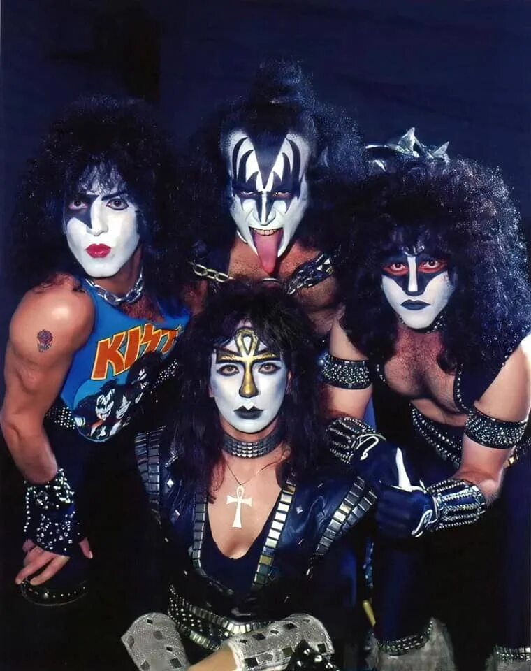 Переводы группы кисс. Группа Kiss. Группа Кисс Эрик карр. Кисс 1983. Kiss Band 1992.