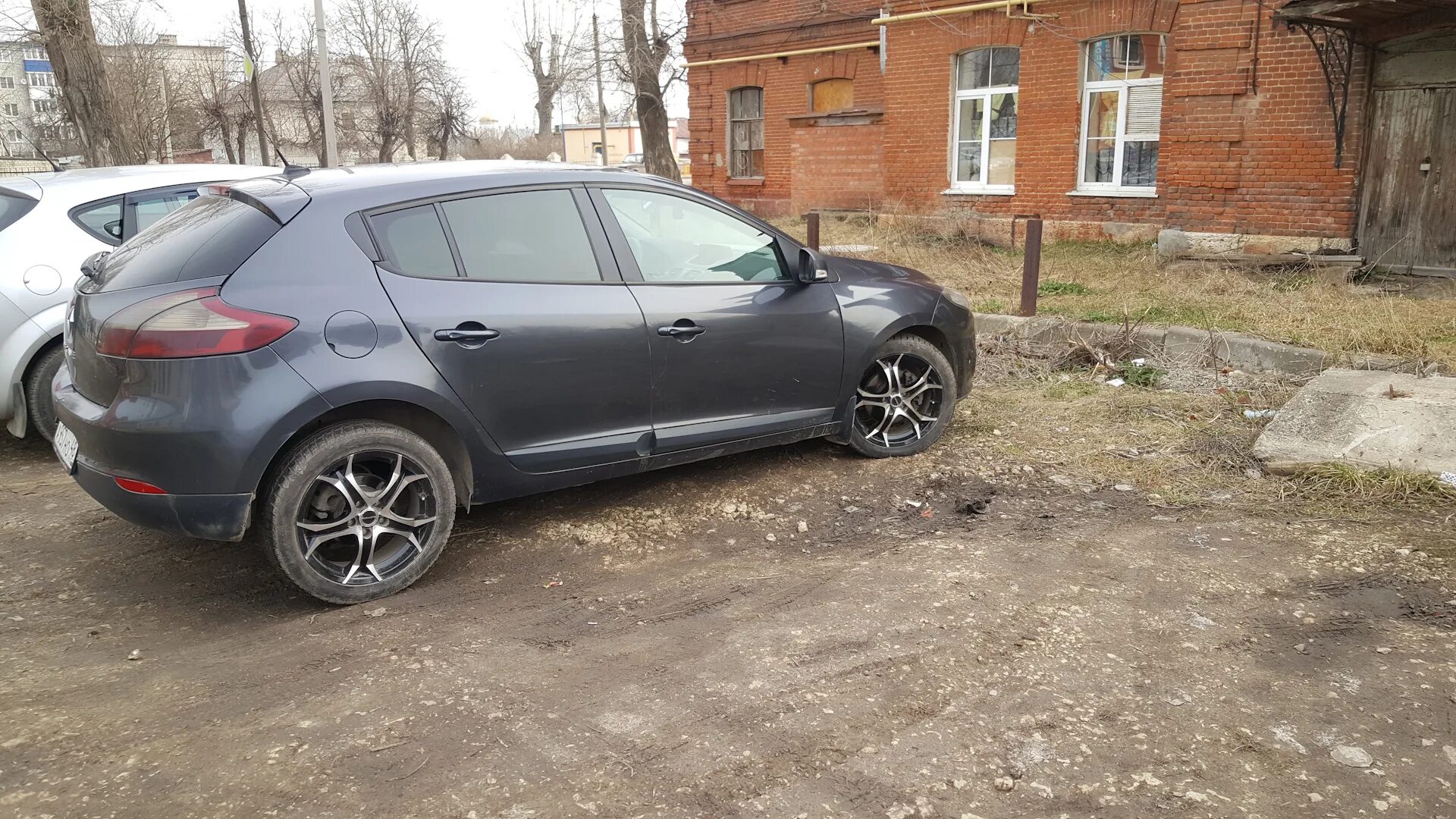 Размер дисков меган 3. Renault megane 3 r17. renault megane 3 диски r17. диски рено меган 3 r17. диски r18 renault megane 3.