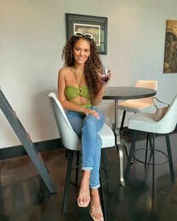 Madison Pettis Feet Toes And Soles 173.