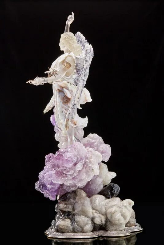 Уральская резьба по камню малахит. Статуэтки из драгоценных камней. Камнерезная скульптура. Полудрагоценные самоцветы урала. Уральская резьба по камню камнерезное.