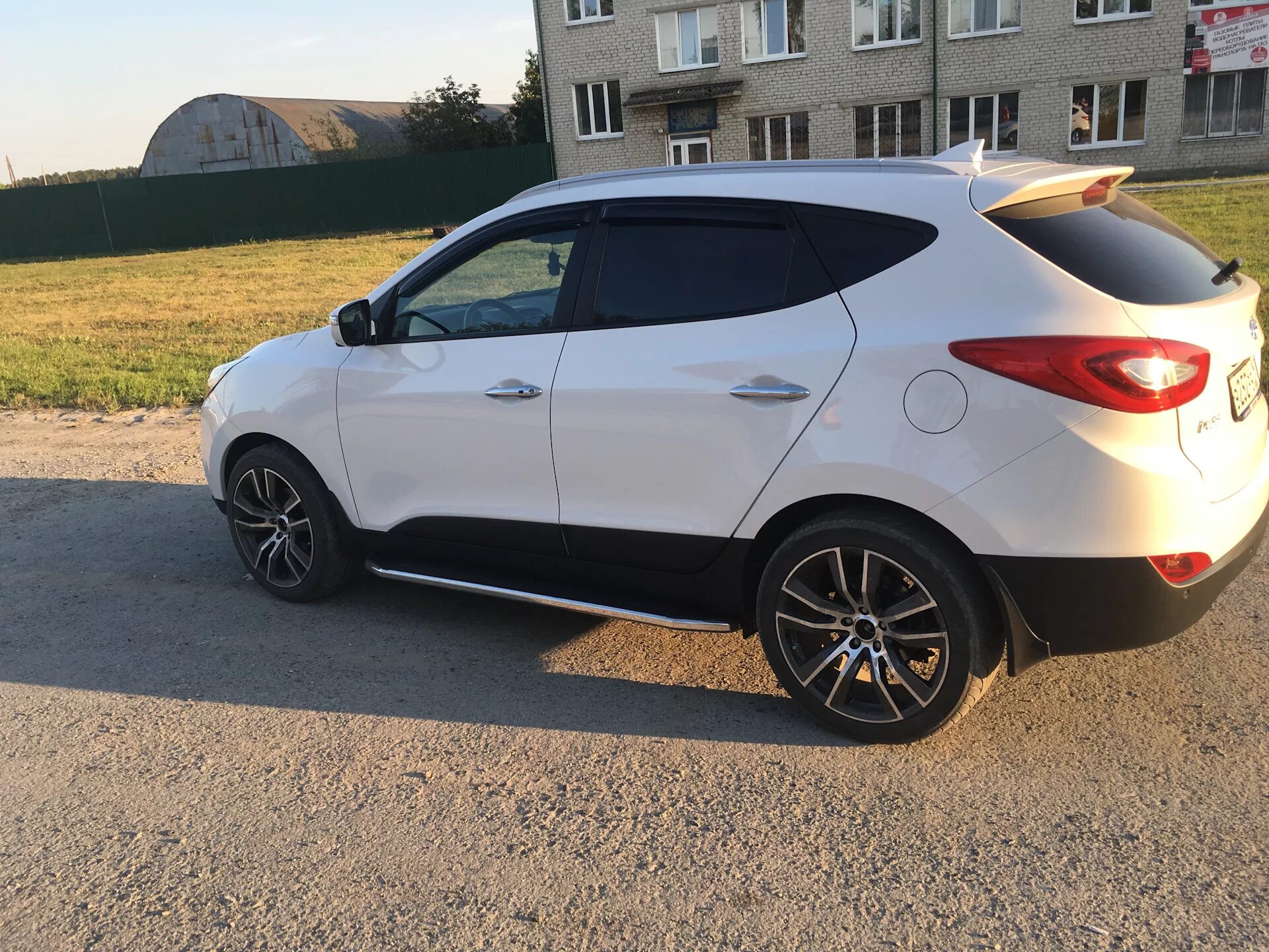 Литые диски ix35. Колеса hyundai ix35 r17. hyundai ix35 r18. хендай ix35 на r20. диски r19 на хёндай ix35.