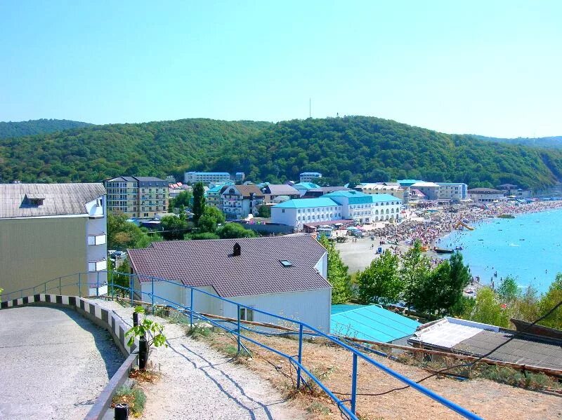 Дома в новомихайловке. Черное море Новомихайловский. Новомихайловка Туапсинский район. Поселок Новомихайловский Новомихайловский. Новомихайловский Пилигрим.