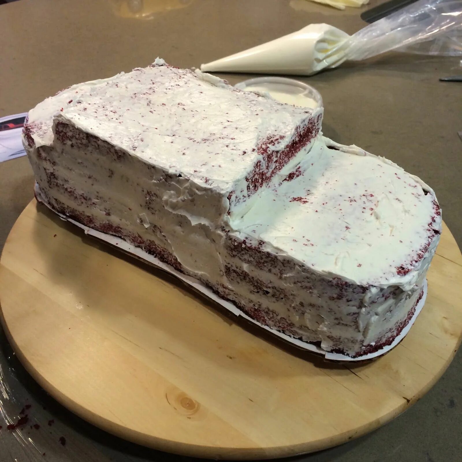 как сделать торт машину. торт машинка из бисквитных коржей. украшение торта с машиной. как сделать торт машину. торт машинка из бисквита.