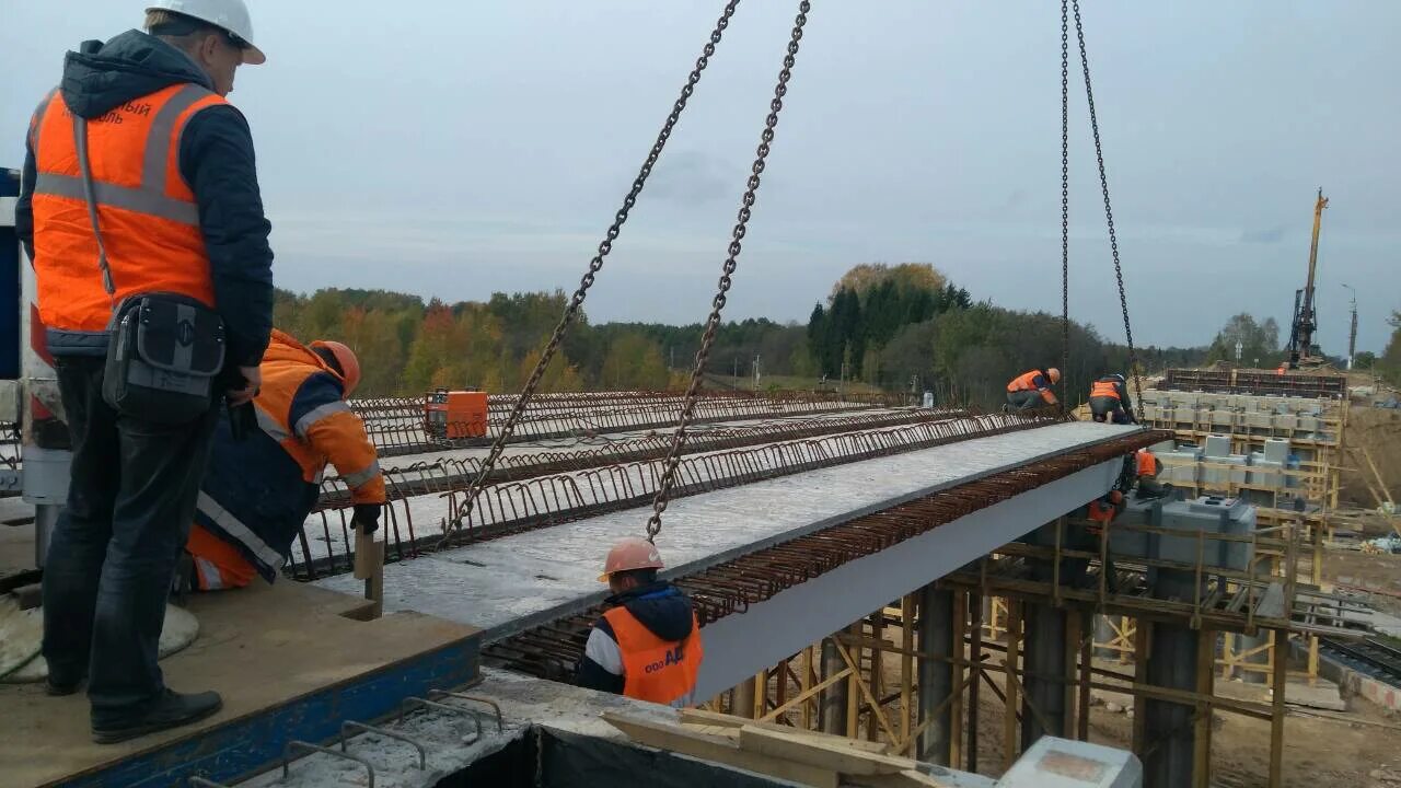 женщина дорожник. прасов удмс. строительная фирма рокада. реконструкция моста. мостостроительный.