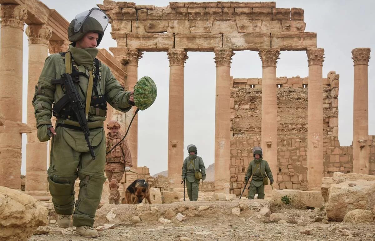 Сирия сколько военных. Российские войска в Сирии Пальмира. Российские саперы в Пальмире. Сирия Пальмира Пальмира. Военная операция в Сирии РФ Пальмира.