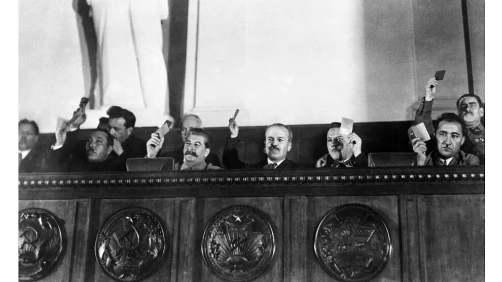 Чрезвычайный съезд советов 1936. Конституционная комиссия 1936. сталин 1936г.