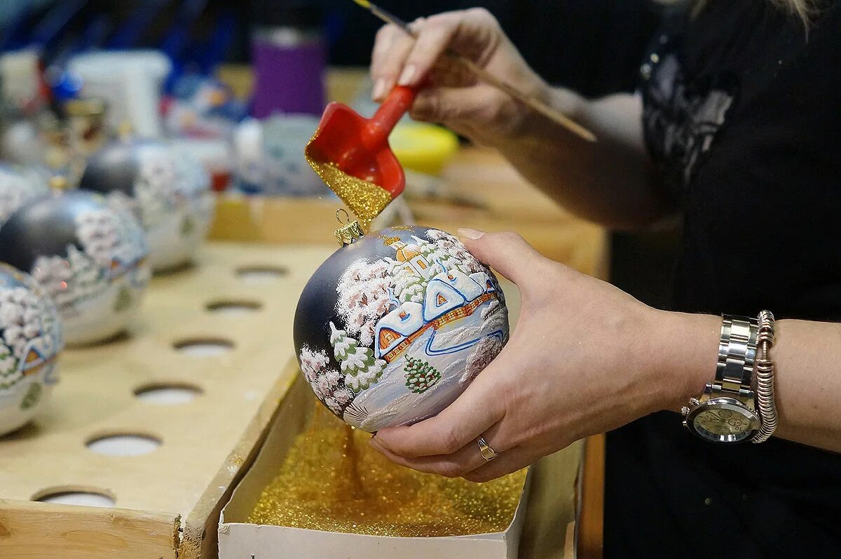 Нижний новгород ариэль фабрика елочных мастер класс. Фабрика елочных игрушек мастер класс. Ариэль фабрика елочных игрушек в нижнем новгороде. Карачев музей елочной игрушки. Фабрика елочных игрушек ариель нижний новгород здание.