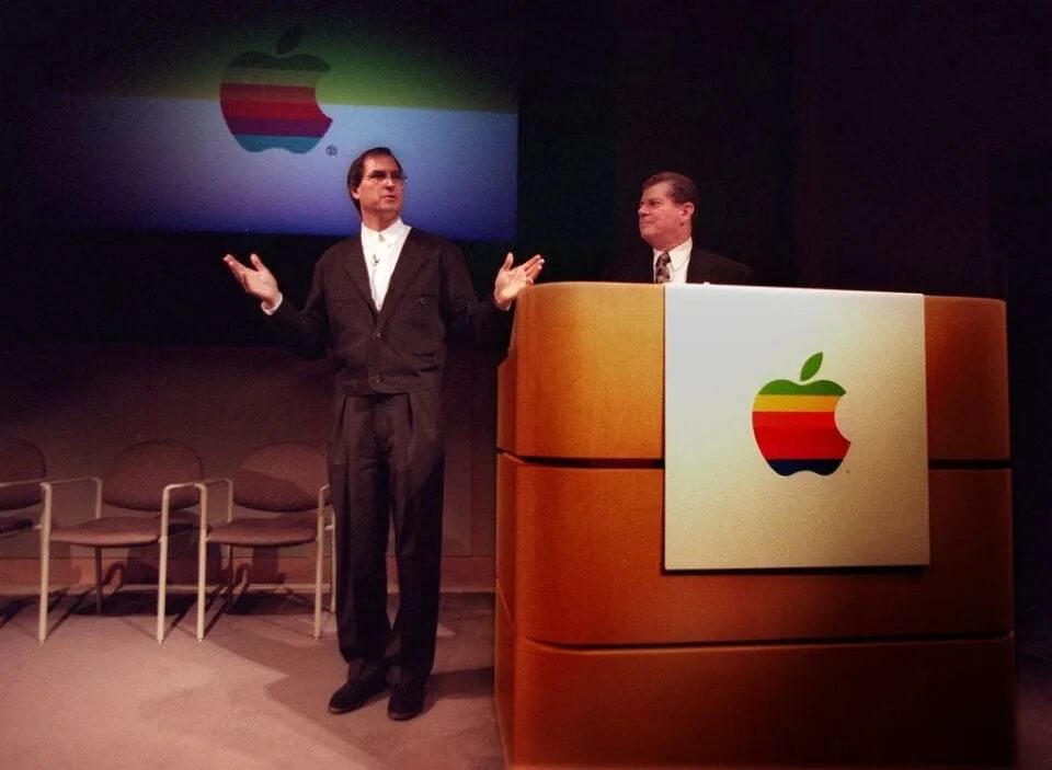 How apple. Гил амелио apple. стив джобс 1997. стив джобс 1996. стив джобс возвращение в apple.