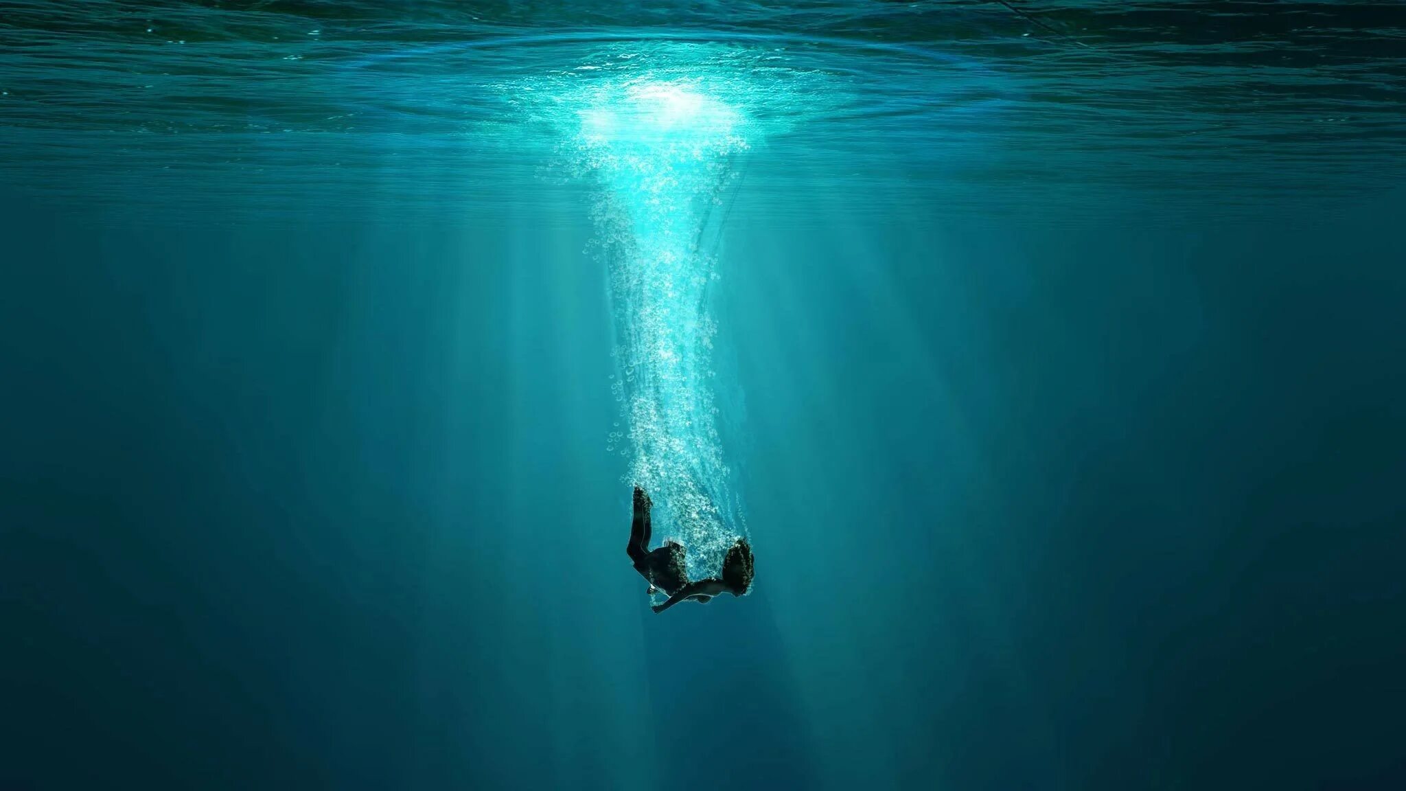 Айфон 15 под водой. Погружение в воду. Под водой. Падающая вода. Океаны. Глубина.