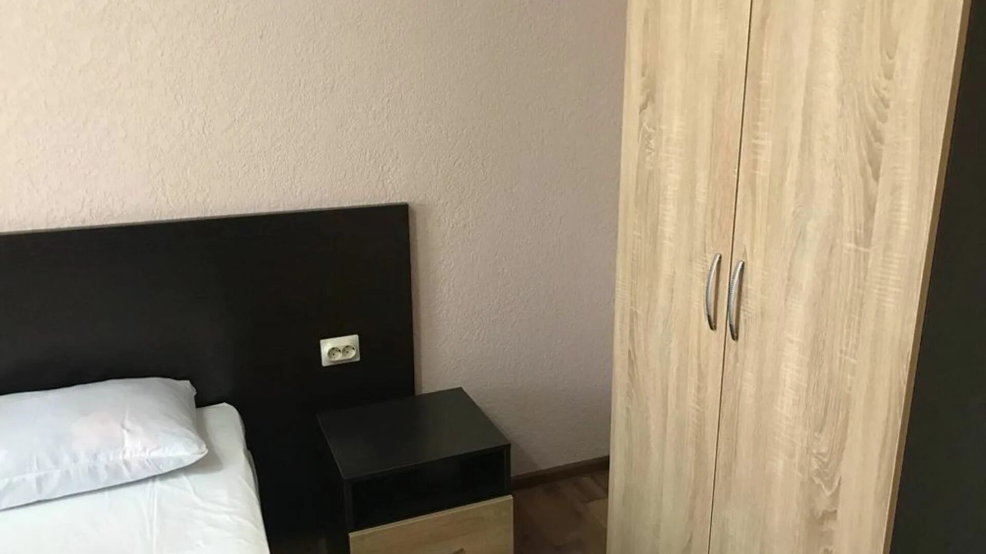 Отель в платан цандрипш. Тристан 2 абхазия. Тристан отель абхазия гагра. Tristan тристан 2 абхазия гагра. Тристан 2 абхазия.