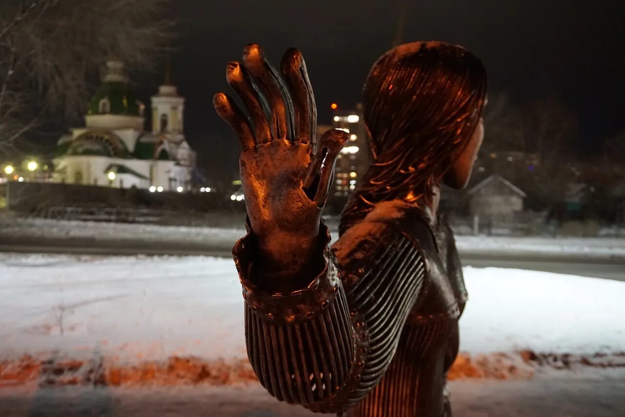 Девушка зима. 3 декабря девушка. 3 декабря девушка. Девушка зимой. Зимняя фотосессия на улице.