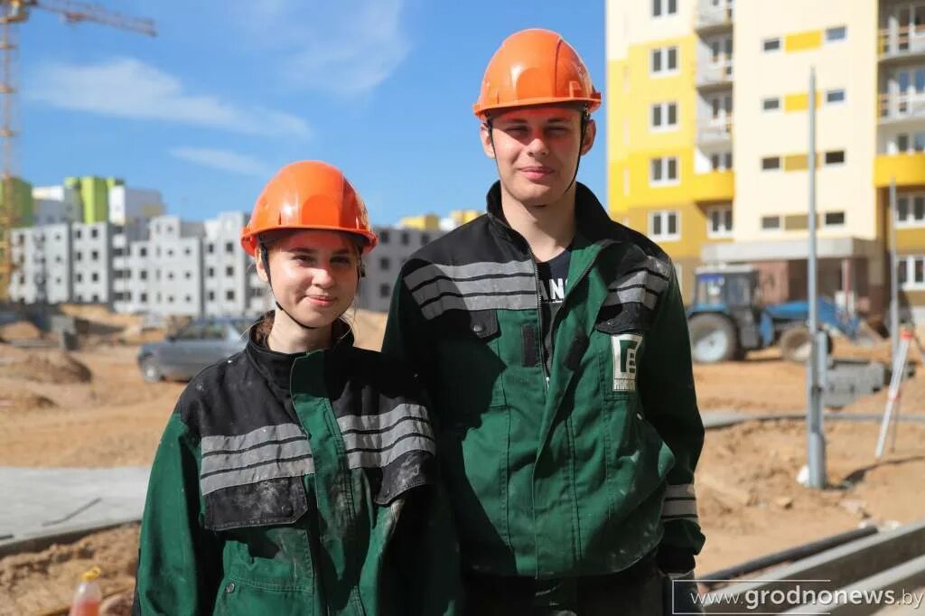 Работа в гродно свежие вакансии для женщин. Студенты на стройке. Промышленное и гражданское строительство вакансия. Работа в Гродно. Фото студентов на стройке.