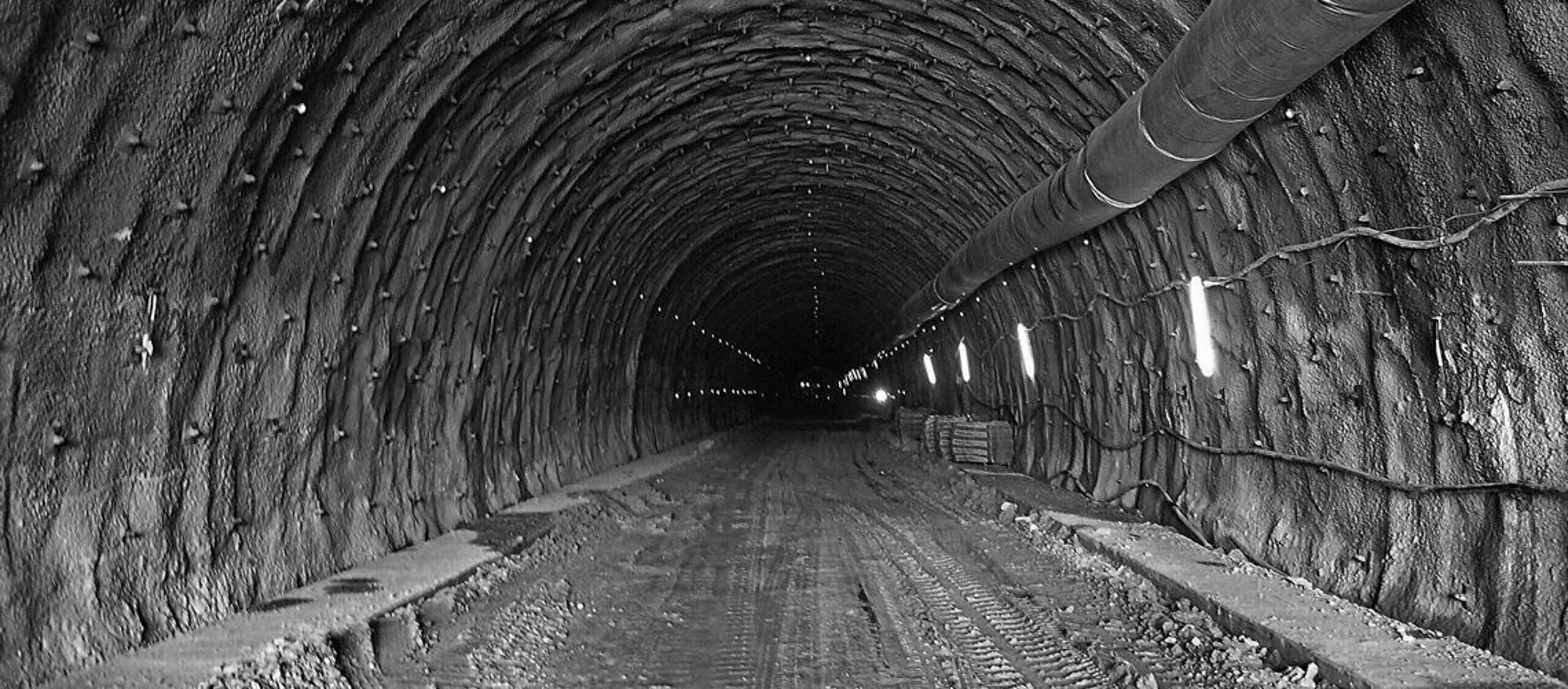 Рабочие прокладывают тоннель 500 3 10. Подземные туннели Диснейленда. Тоннель из Firestarter. Проект для военной машины для прокладки туннеля под землёй. Мост перетекает в тоннель.