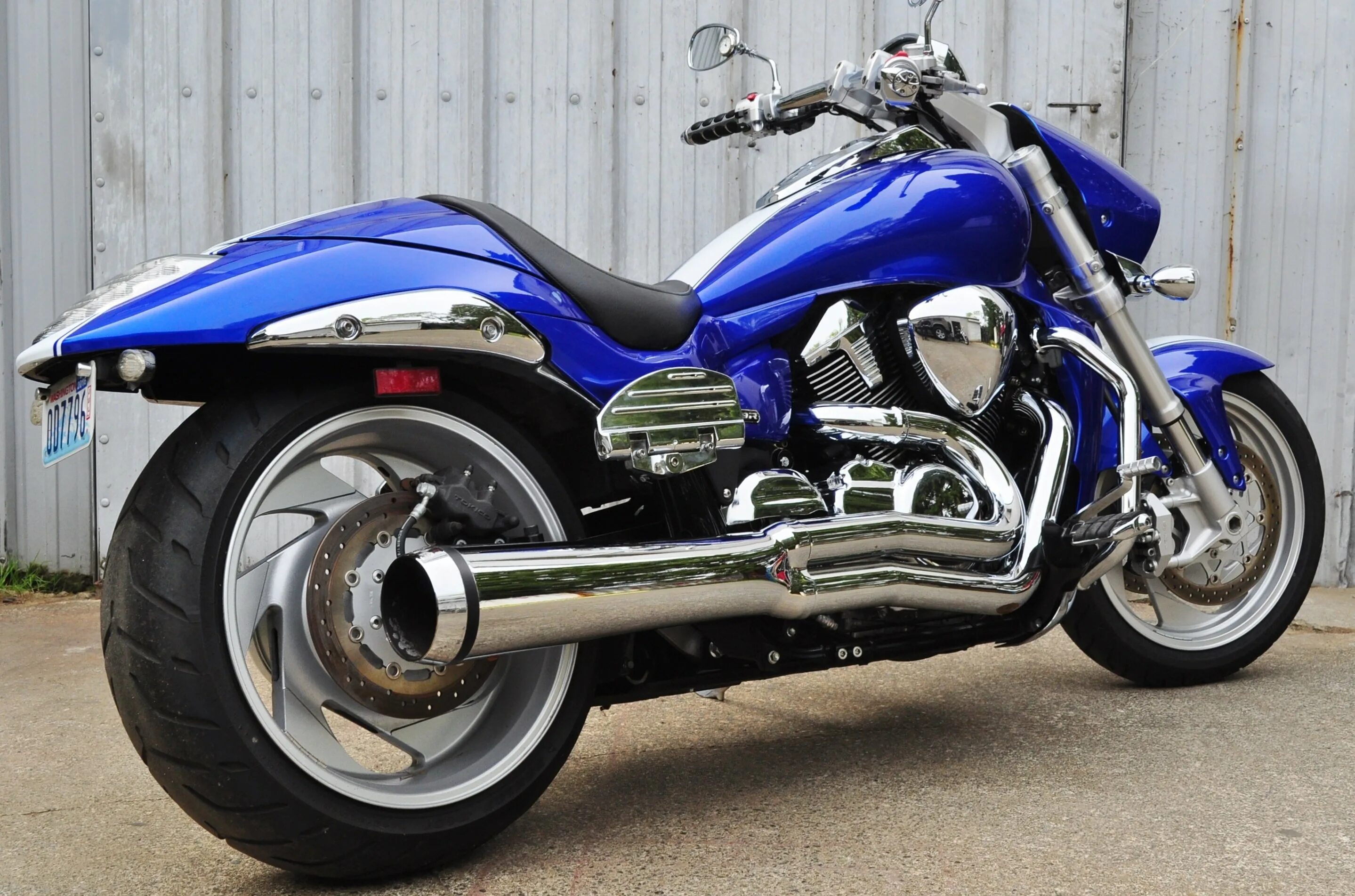 Купить сузуки булевард. Сузуки Боливар м 109. Suzuki Boulevard m109r. Suzuki Boulevard m109. Suzuki 109 Boulevard.