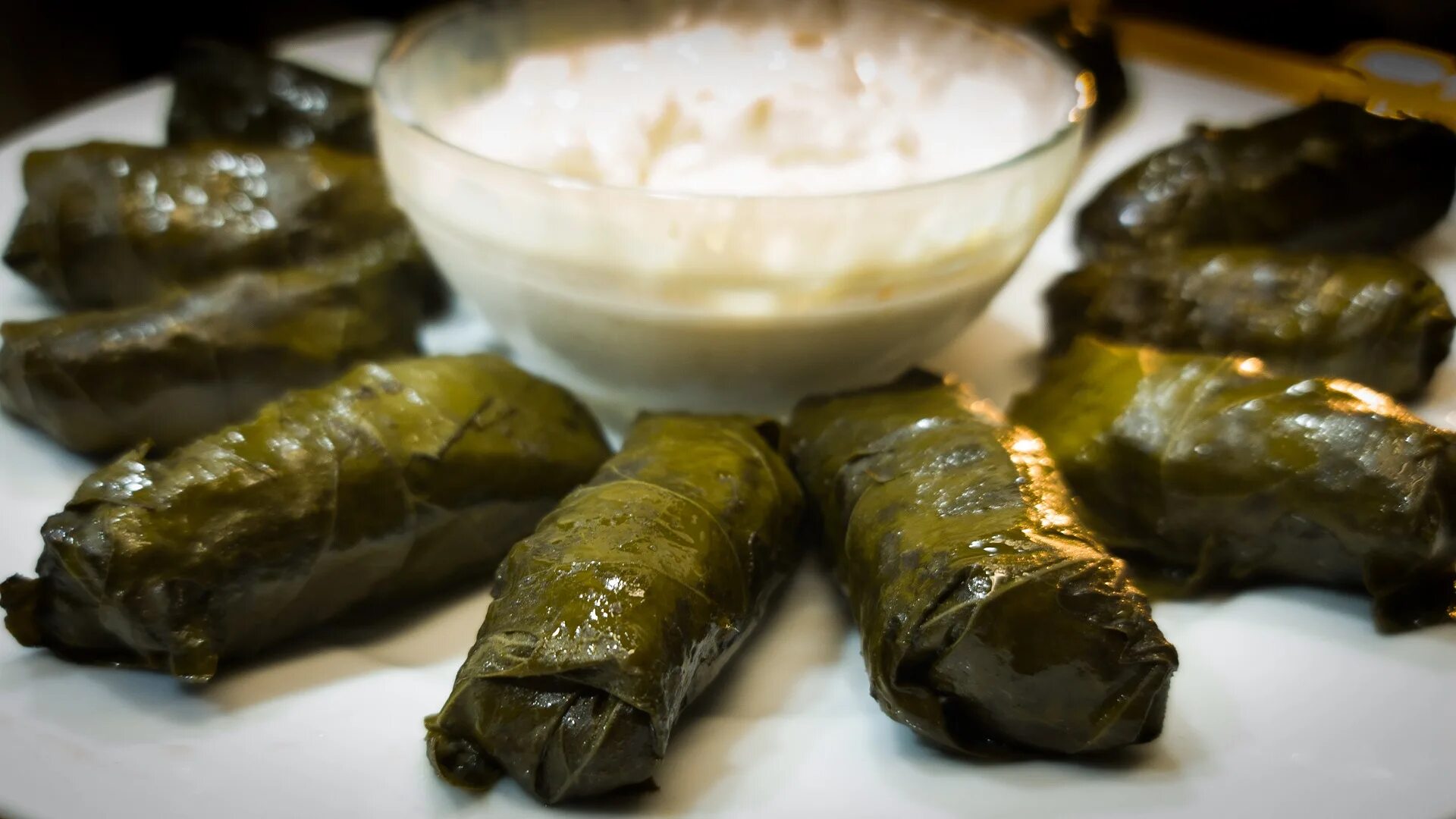 Хамур долма. Толма армянская виноградных листьев. Долма или толма. Турецкая долма «сарма». Сарма долма.